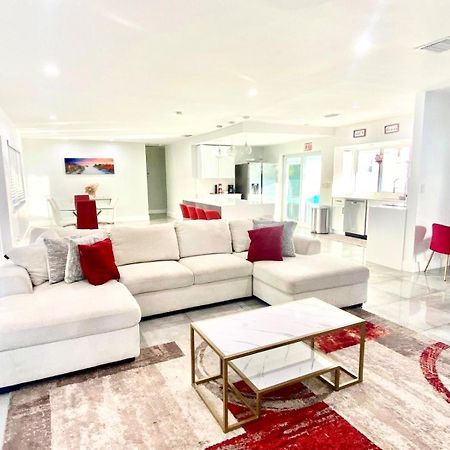 Luxurious & Modern Open Floor Plan Heated Pool Villa ฮอลลีวูด ภายนอก รูปภาพ